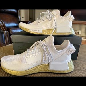 **New** Sz 5.5 Women’s Adidas NMD_R1.V2 W